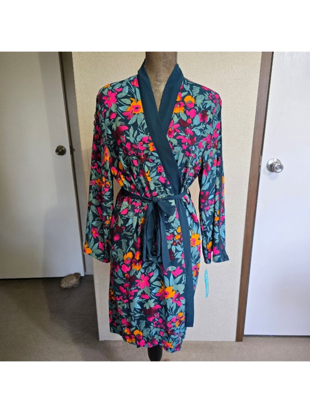 NEW The Pioneer Woman S/M Womens Floral Robe Kimono Style Belted - Picture 1 of 5